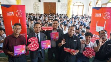 Internet Masuk Pelosok, Tri Gandeng Seribu Guru
