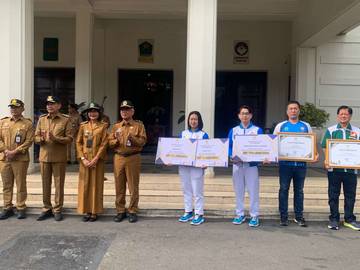 Pemkot Malang Serahkan Bonus Atlet Porprov IX