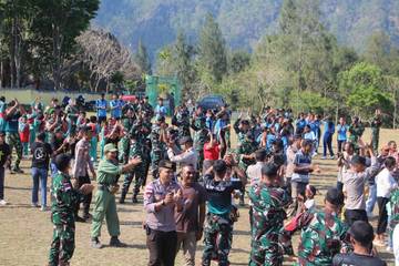 Merayakan HUT ke-80 TNI Bersama Warga Perbatasan