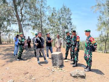 Dansatgas Pamtas Tinjau Kondisi dan Patok Perbatasan Haumeniana