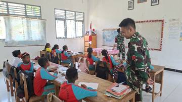 Satgas Pamtas Ajari Bahasa Inggris Anak Perbatasan