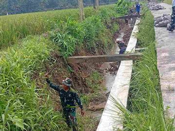 Satgas TMMD 126 Pacu Pembangunan Irigasi Lebakharjo