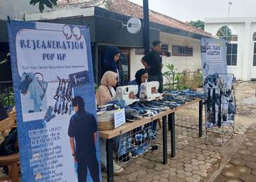Re-JEANeration Manfaatkan Limbah Jeans Jadi Produk Bernilai