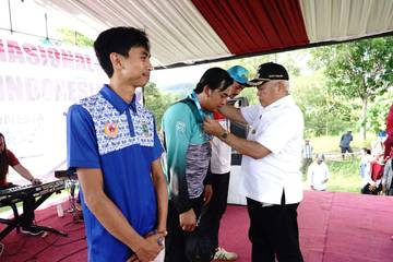Tutup Kejurnas Paralayang, Bupati Malang Tekankan Sport Tourism