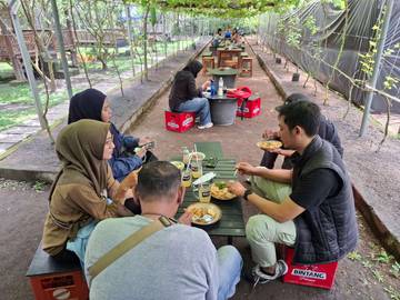 Hidden Gem, Warung di Blitar Tawarkan Makanan Murah