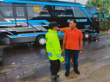 Pelajar Tewas Usai Motor Bertabrakan dengan Bus