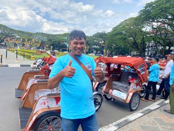 Solikan Terima Becak Listrik Program Presiden Prabowo