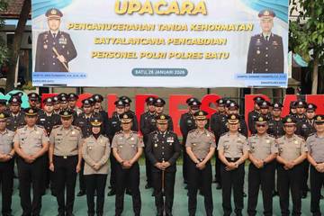 Polres Batu Anugerahkan Satyalencana, Apresiasi Pengabdian Personel
