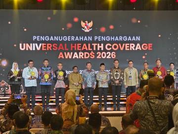 Kota Malang Raih Penghargaan Capaian Universal Health Coverage 