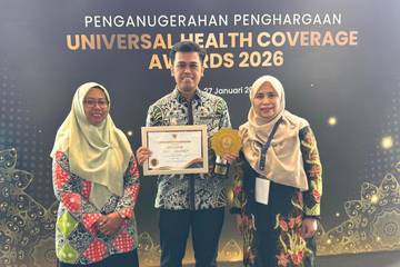 Pemkot Blitar Raih Penghargaan UHC Awards Kategori Utama