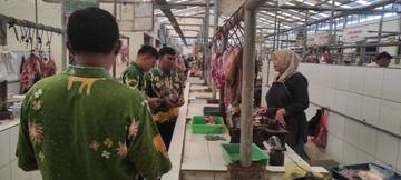 DKP3 Kabupaten Pasuruan Sidak Pasar Tradisional
