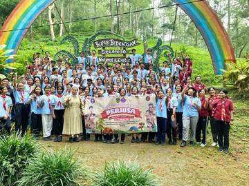 Kemah Perjusa Tanamkan Karakter SMPK Sang Timur Malang