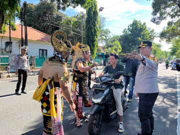 Gatotkaca-Werkudara Turun Jalan, Polisi Kampanyekan Tertib Lalu-Lintas