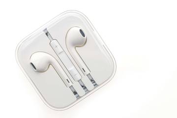 Tidur Pakai Earphone Keras Berisiko Rusak Pendengaran
