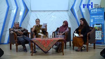 RRI Malang Gelar Bedah Buku “Ajarkan Aku Cinta”