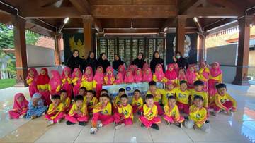 Asah Imajinasi Lewat Goresan Warna