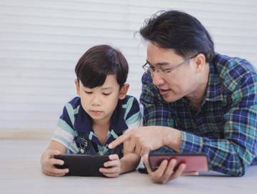 Peran Orang Tua di Tengah Dominasi Interaksi Digital