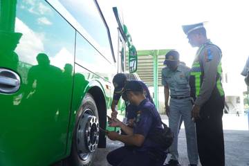 Polres Malang Ramp Check Bus Pastikan Keselamatan Penumpang