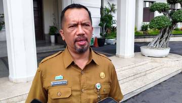 DLH Kota Malang Pasang Larangan Merokok Alun-alun