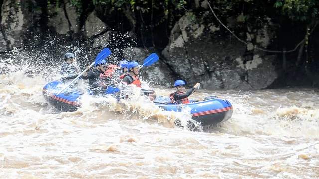 Menantang Jeram di Sungai Bahau, Wisata Alam Long Alango  ‎