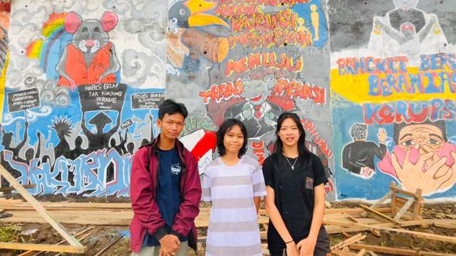 Kelompok Pelajar Malinau Gaungkan Edukasi Antikorupsi Lewat Mural