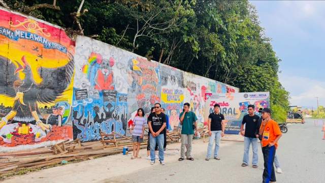 ‎Mural Antikorupsi Warnai Siring Beton Kuala Lapang