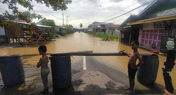 Waspada Penyakit Pascabanjir, Warga Dimbau Besihkan Barang yang Terendam Banjir