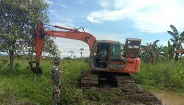 Bersihkan Saluran Irigasi Bantu Optimalkan Lahan Pertanian