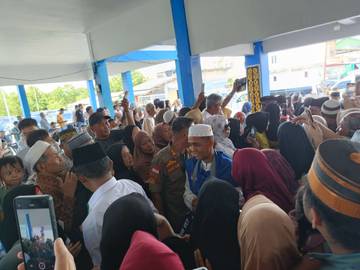 Padati Pelabuhan Speed, Suasana Haru Warnai Keberangkatan CHJ