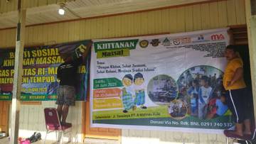 Sunatan Massal Kerjasama Yayasan Al-Ikhlas dan Satgas Pamtas 