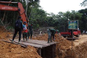 Pembangunan Jembatan Satgas TMMD Ke-125 Kodim 0910