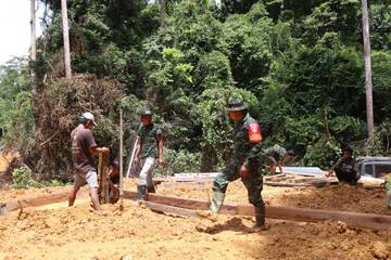 Satgas TMMD Ke-125 Kodim 0910/Malinau Bangun Rumah Singgah