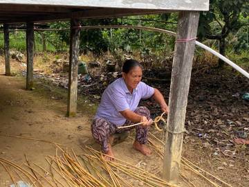 Anyaman Rotan Jadi Identitas Desa Metut