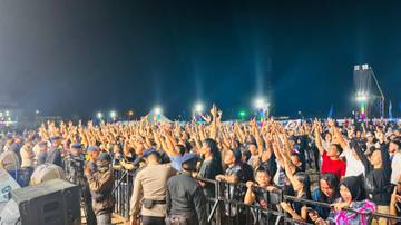 Edane Guncang Irau, Belasan Ribu Orang Padati PLB