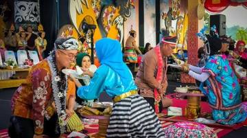 Cia-Cia dan Muna, Tradisi Muda Mudi Saling Pandang