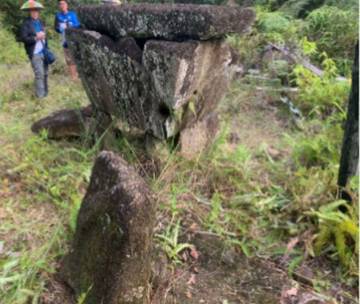 ‎Cagar Budaya Kubur Batu Uyang Lahai