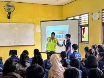 Diikuti Puluhan Pelajar Sosialisasikan Keselamatan Berlalu Lintas
