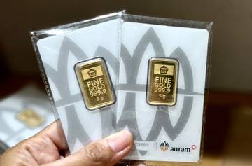 Harga Emas Antam Koreksi Tipis Usai Naik Signifikan 