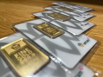 ‎Harga Emas Antam Menguat Rp9.000 Usai Terkoreksi