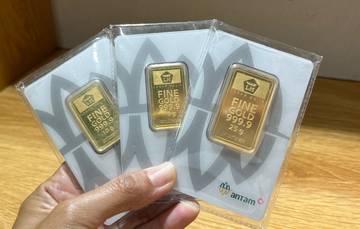 ‎Harga Emas Antam Turun Setelah Memguat Sehari Sebelumnya