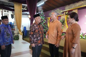 Tebar Semangat Natal, Wabup Rumah Bupati Hingga OPD