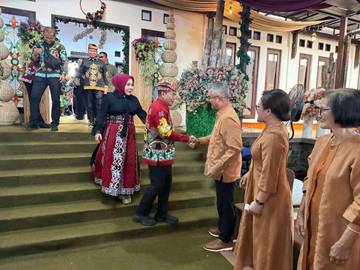 Rayakan Natal, Bupati dan Keluarga Gelar Open House