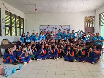Mahasiswa ITKES Wiyata Husada Edukasi Remaja SMK Malinau