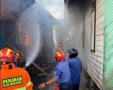 Kebakaran di Respen Tubu Hanguskan Tujuh Bangunan