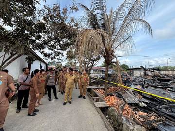 Tinjau Korban Kebakaran, Wabup Pastikan Warga Tak Sendiri