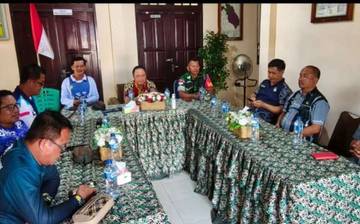 Babinsa Mentarang Jaga Keamanan dan Kebersamaan Desa