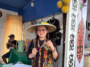 Ny. Maylenty Wempi Dukung UMKM Malinau di Hari Desa