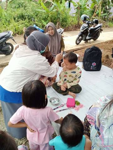 Petugas Kesehatan Malinau Jemput Bola Imunisasi Balita