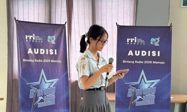 Siswi SMADA Mamuju Menangis Saat Audisi Bing Radio