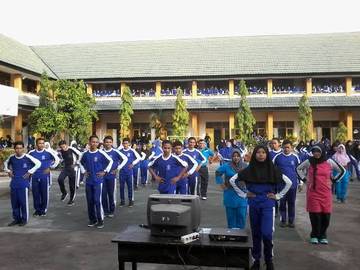 Senam Pagi Bagian Program "7 Kebiasaan Anak Indonesia Hebat" Kemendikdasmen 